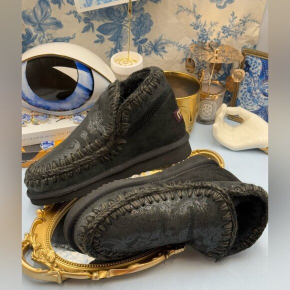🆕 MOU 🧿 NWOT WOB Black Eskimo Ankle Boot, Paisley Print Overlay, Sz EU 39 - Picture 7 of 12